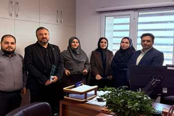 تقدیر ازهمکاران  فرزند شهدا در بیمارستان شهیدسردارسلیمانی